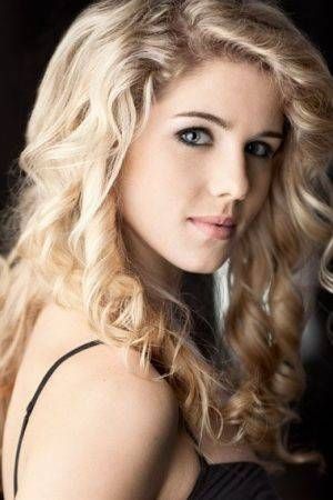 216475-arrow-emily-bett-rickards-felicity-smoak.jpg 216475-arrow-emily-bett-rickards-felicity-smoak.jpg