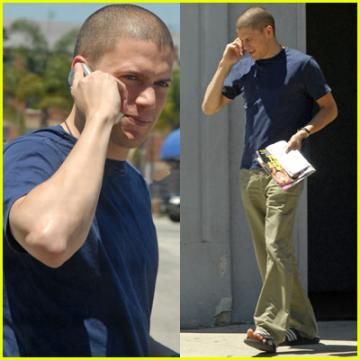 wentworth-miller-picking-up-mail.jpg wentworth-miller-picking-up-mail.jpg
